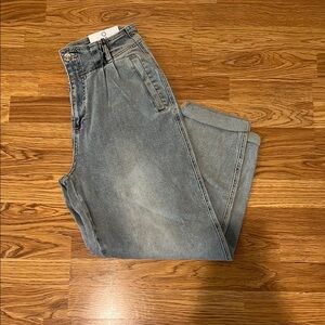 Cropped Classic Blue Straight Leg Jeans with Vintage Appeal